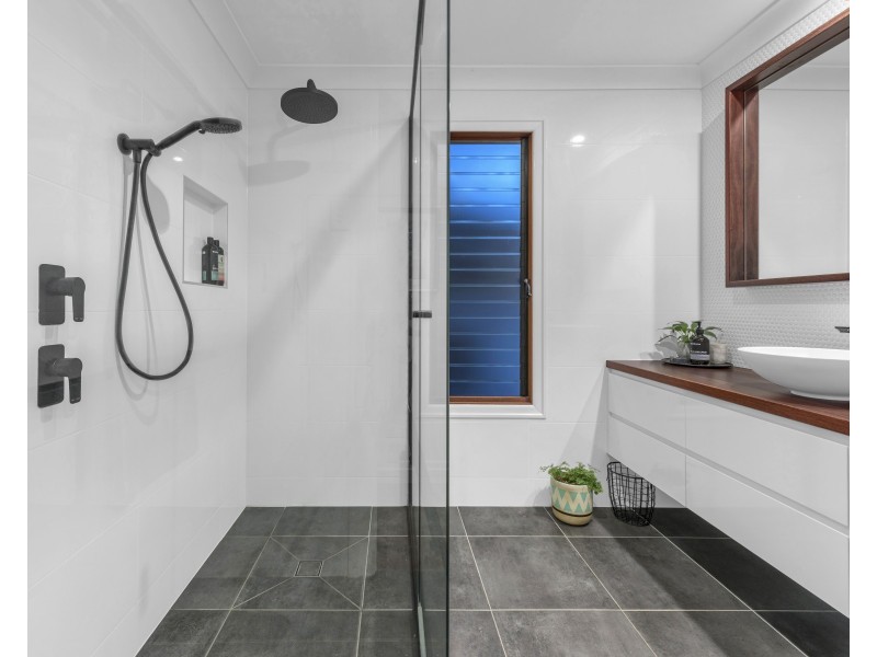 36 Howard Street, Grange QLD 4051