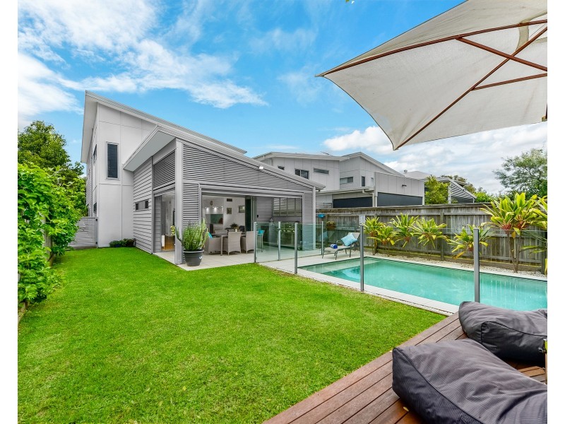 18 Melbourne Avenue, Camp Hill QLD 4152