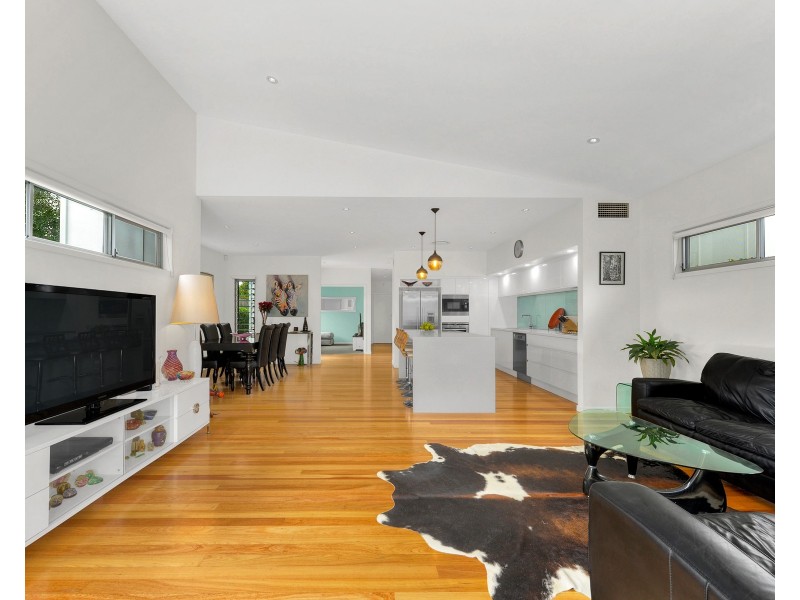 18 Melbourne Avenue, Camp Hill QLD 4152