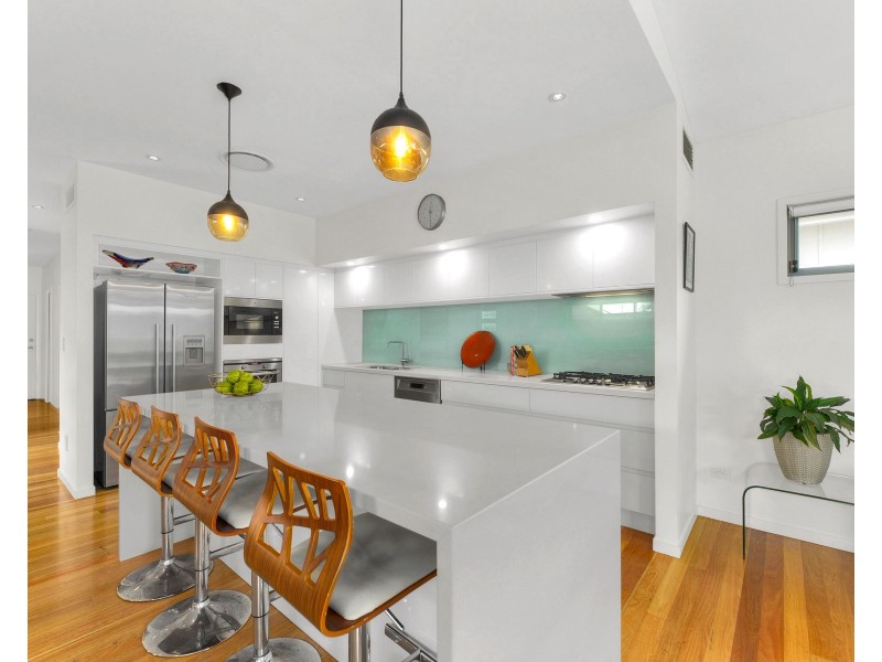 18 Melbourne Avenue, Camp Hill QLD 4152