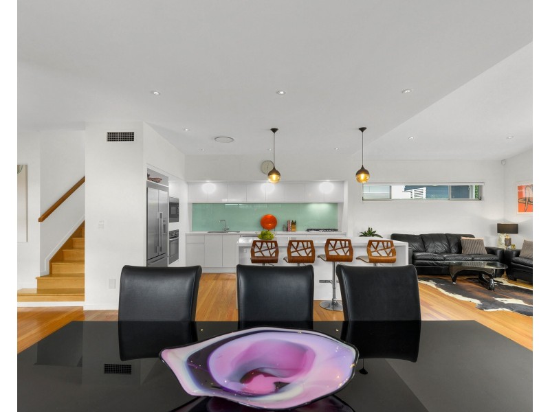 18 Melbourne Avenue, Camp Hill QLD 4152