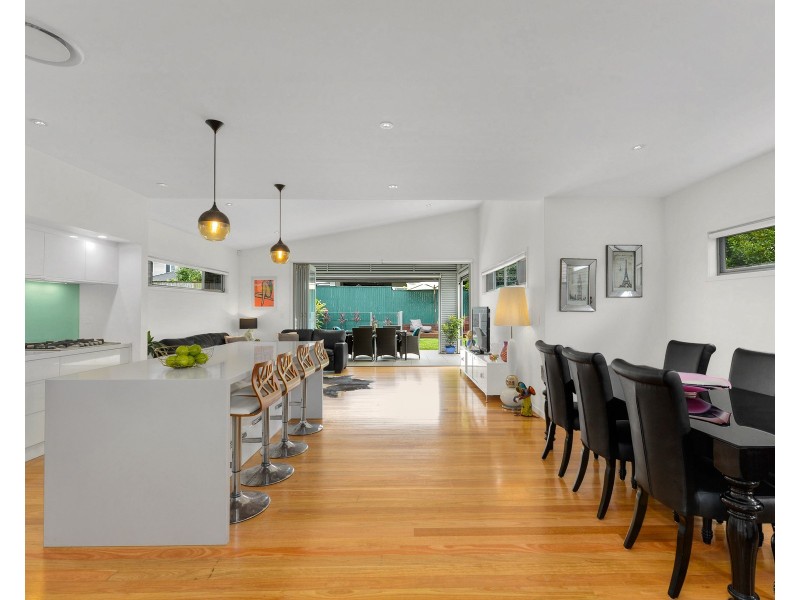 18 Melbourne Avenue, Camp Hill QLD 4152