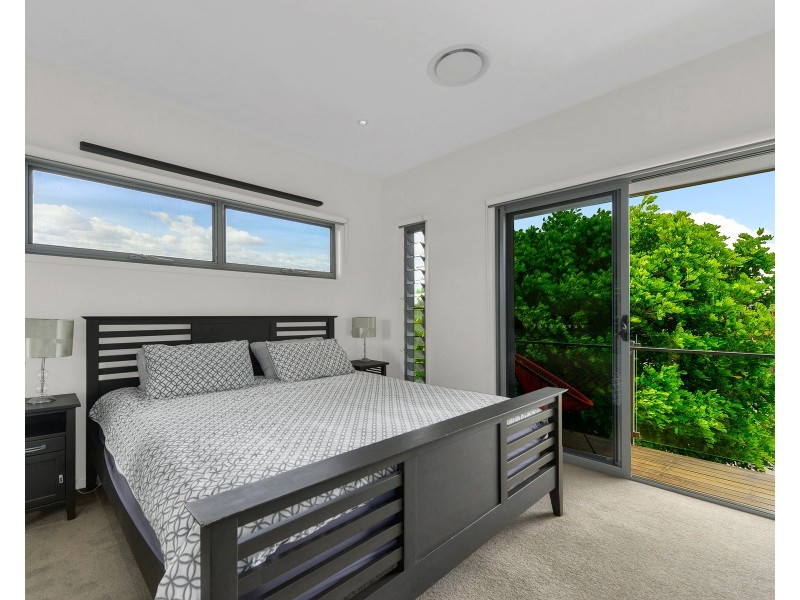 18 Melbourne Avenue, Camp Hill QLD 4152