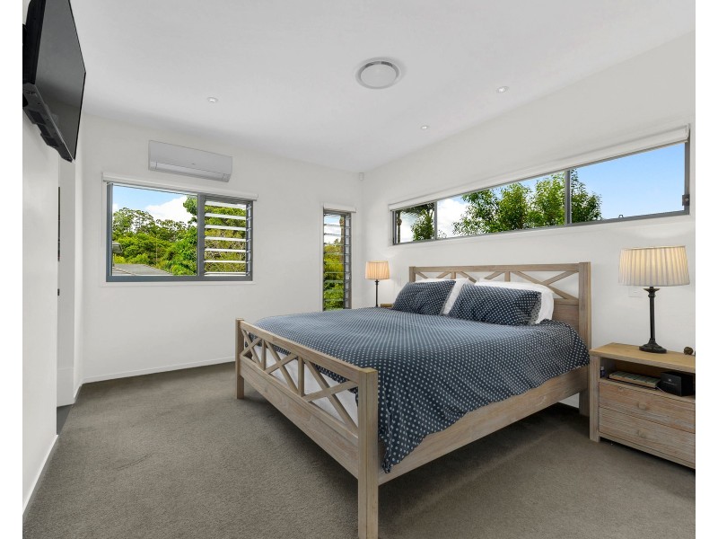 18 Melbourne Avenue, Camp Hill QLD 4152