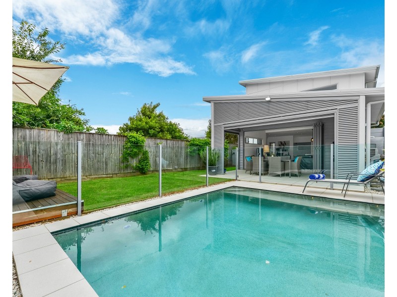 18 Melbourne Avenue, Camp Hill QLD 4152