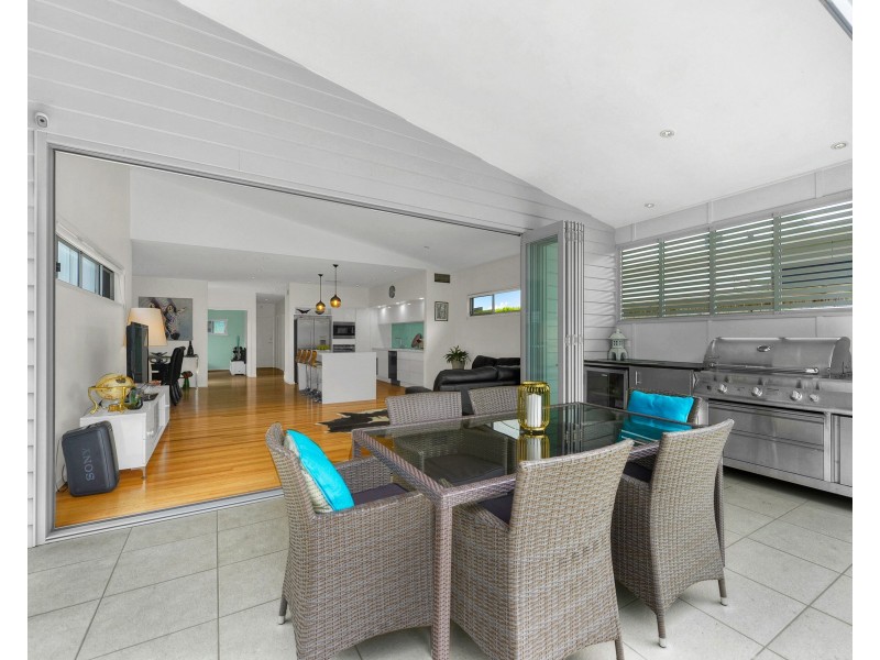 18 Melbourne Avenue, Camp Hill QLD 4152