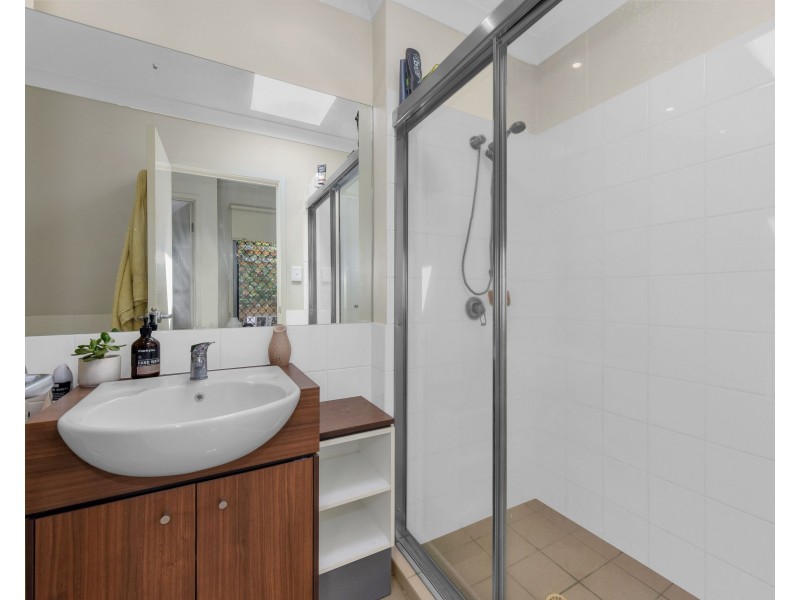 25 Blake Street, Wooloowin QLD 4030