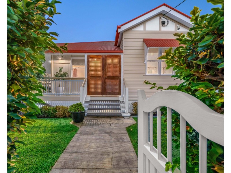 9 Tenth Avenue, Windsor QLD 4030