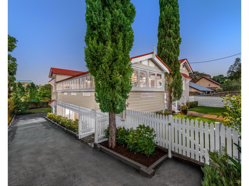 9 Tenth Avenue, Windsor QLD 4030