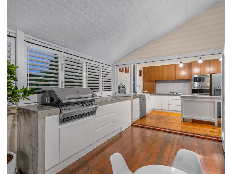 9 Tenth Avenue, Windsor QLD 4030