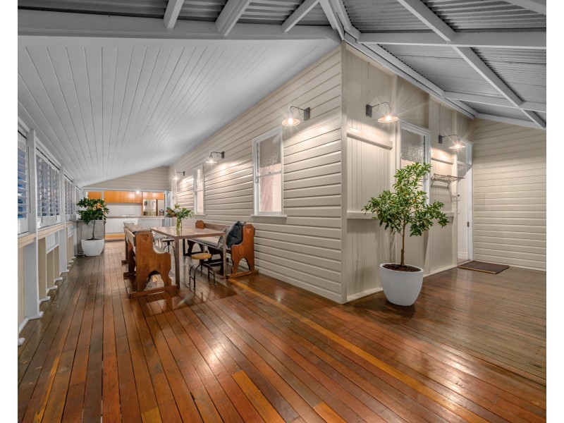 9 Tenth Avenue, Windsor QLD 4030