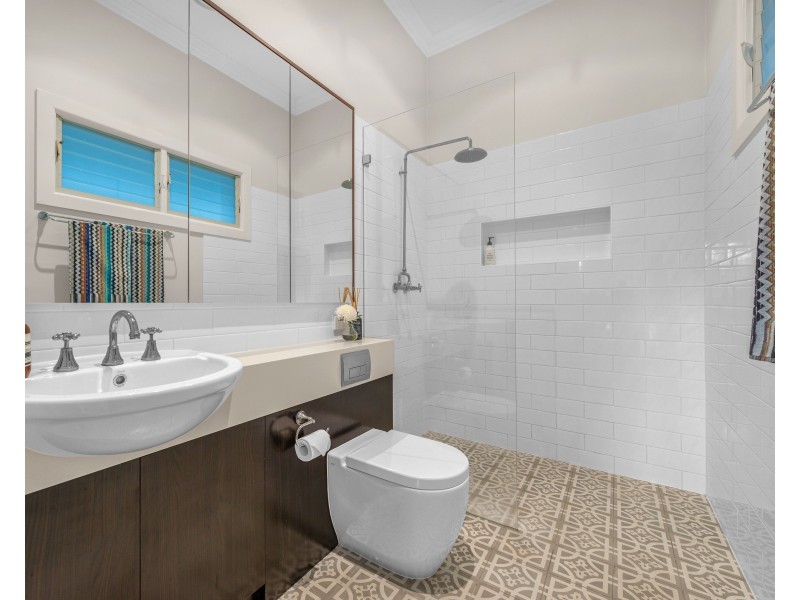 9 Tenth Avenue, Windsor QLD 4030