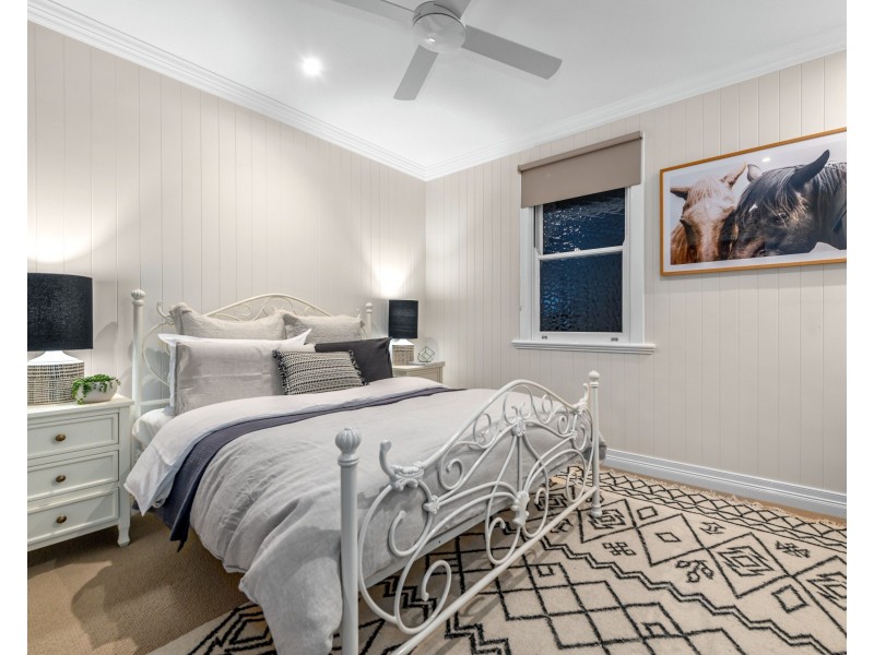 9 Tenth Avenue, Windsor QLD 4030