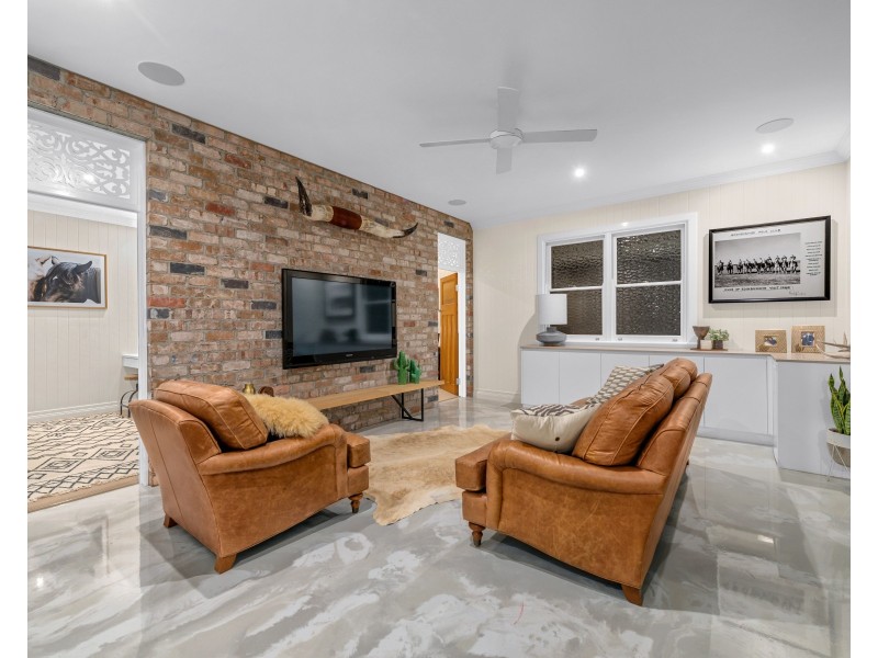 9 Tenth Avenue, Windsor QLD 4030