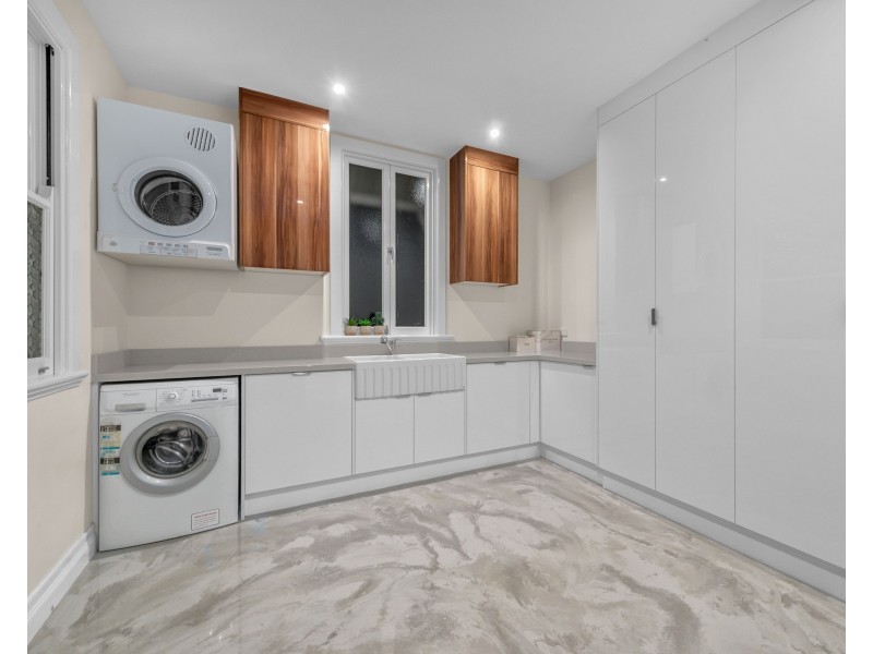 9 Tenth Avenue, Windsor QLD 4030