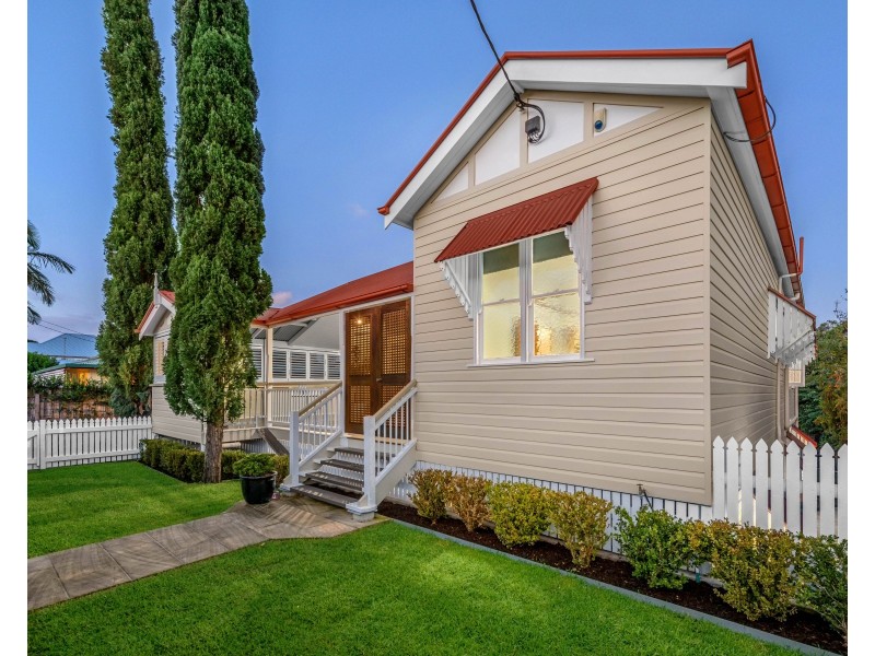 9 Tenth Avenue, Windsor QLD 4030