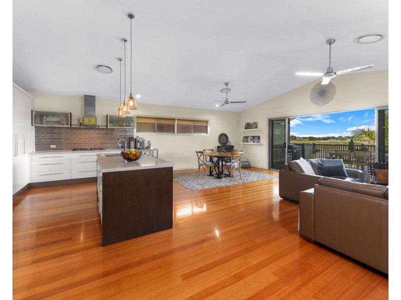 21 Raceview Avenue, Hendra QLD 4011