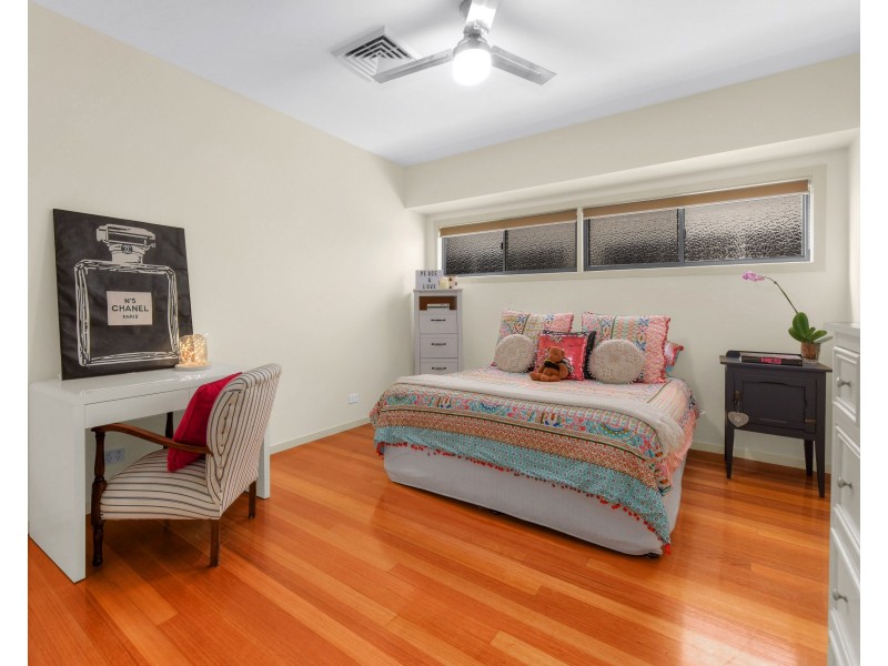 21 Raceview Avenue, Hendra QLD 4011