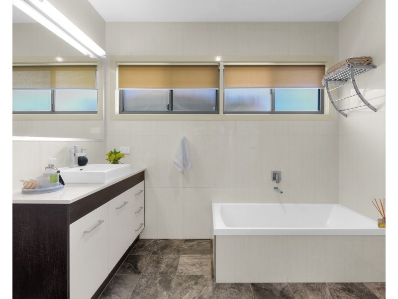 21 Raceview Avenue, Hendra QLD 4011