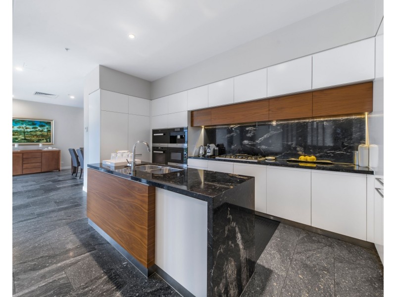 Penthouse One, Pinnacle Complex, Hamilton QLD 4007