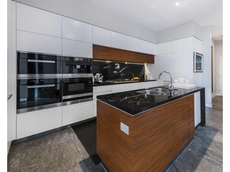 Penthouse One, Pinnacle Complex, Hamilton QLD 4007