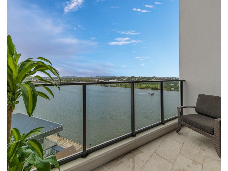 Penthouse One, Pinnacle Complex, Hamilton QLD 4007