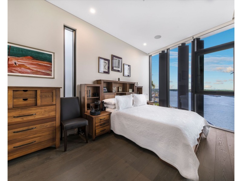 Penthouse One, Pinnacle Complex, Hamilton QLD 4007