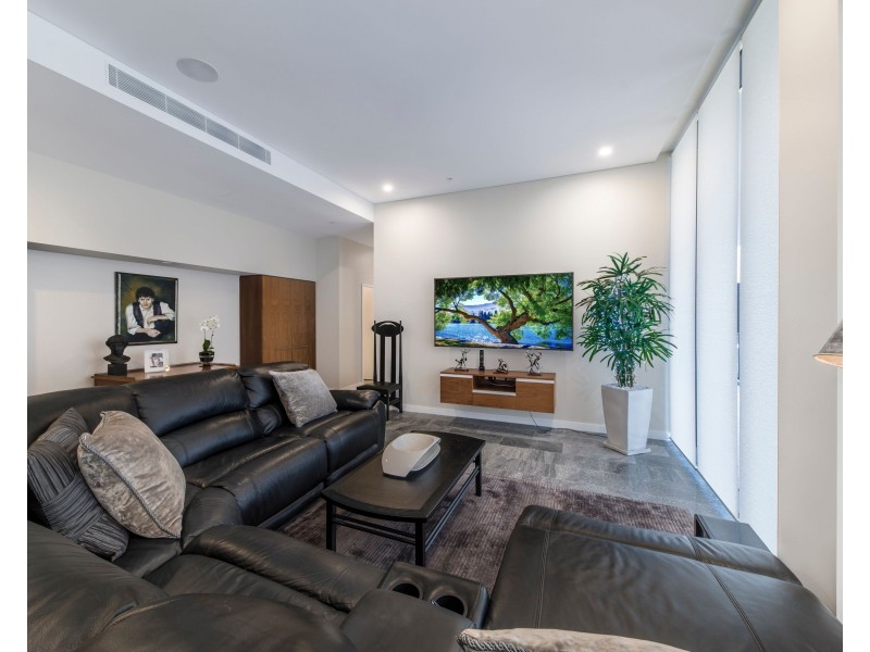 Penthouse One, Pinnacle Complex, Hamilton QLD 4007