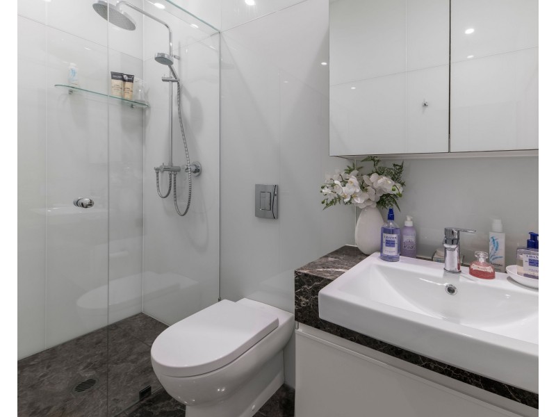 Penthouse One, Pinnacle Complex, Hamilton QLD 4007