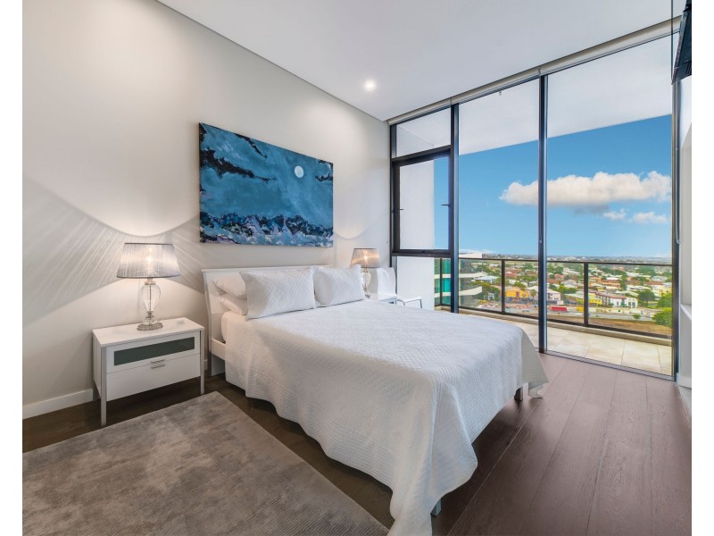 Penthouse One, Pinnacle Complex, Hamilton QLD 4007