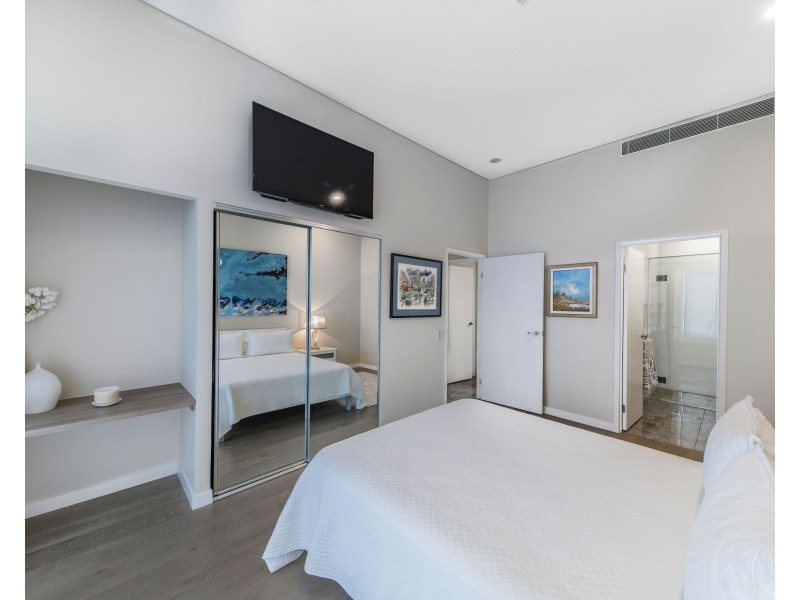 Penthouse One, Pinnacle Complex, Hamilton QLD 4007