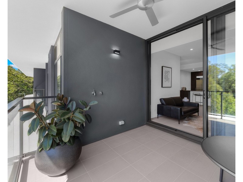 4210/18 Parkside Circuit, Hamilton QLD 4007