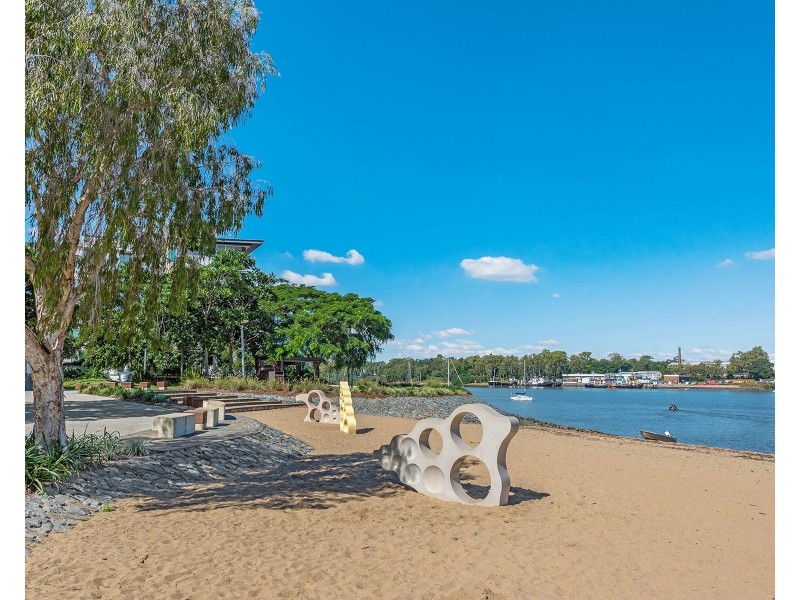 4210/18 Parkside Circuit, Hamilton QLD 4007