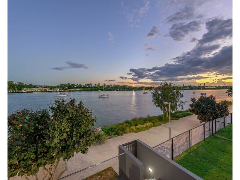 9207/50 Parkside Circuit, Hamilton QLD 4007