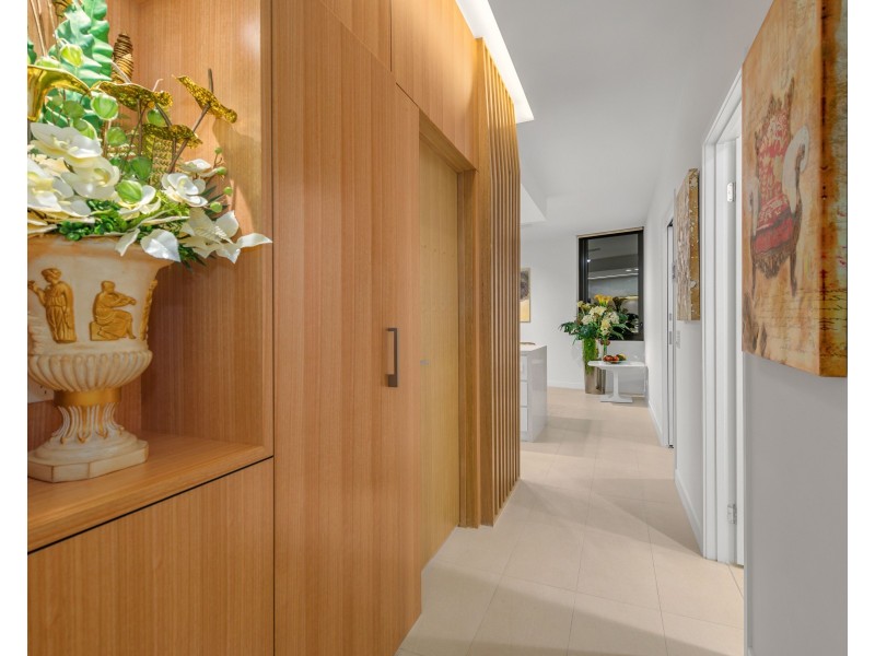 9207/50 Parkside Circuit, Hamilton QLD 4007