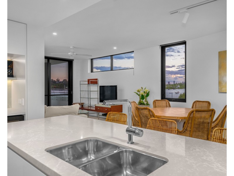 9207/50 Parkside Circuit, Hamilton QLD 4007