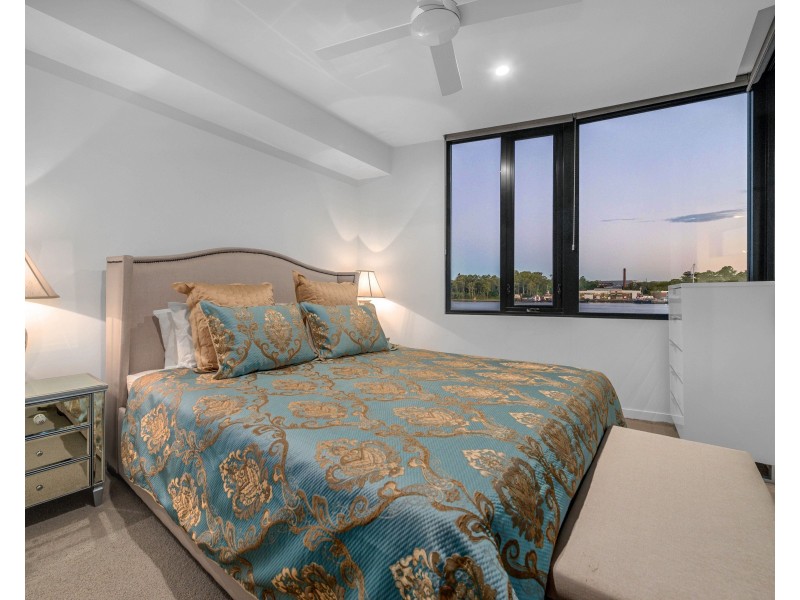 9207/50 Parkside Circuit, Hamilton QLD 4007