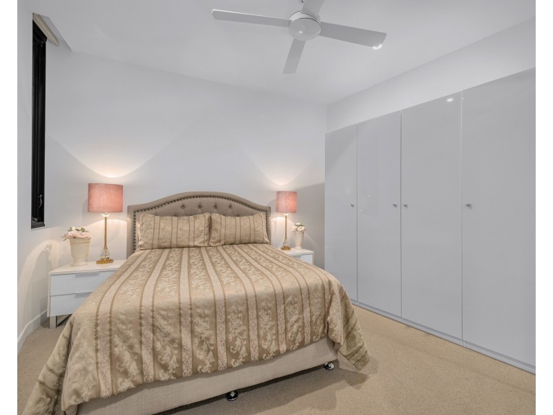 9207/50 Parkside Circuit, Hamilton QLD 4007