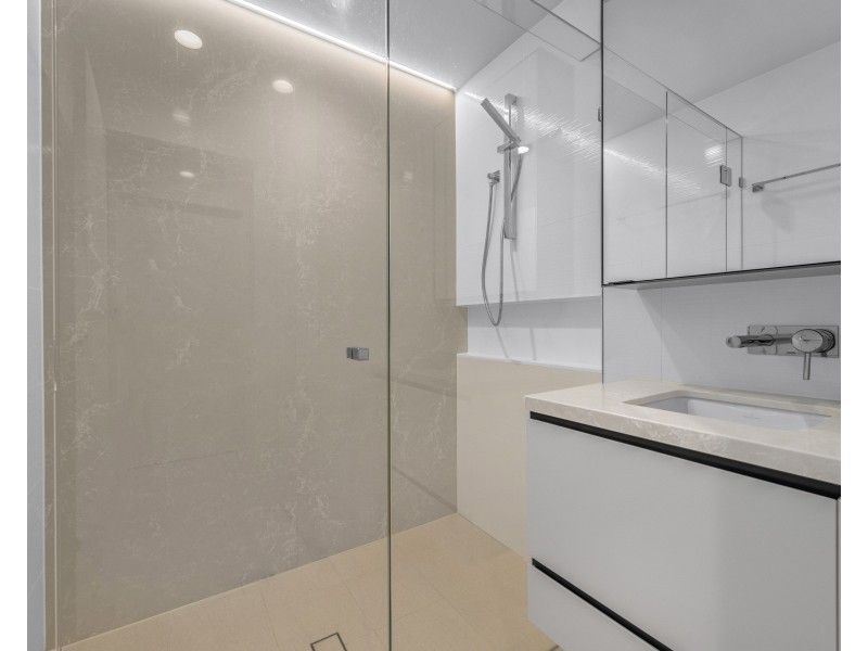 9207/50 Parkside Circuit, Hamilton QLD 4007