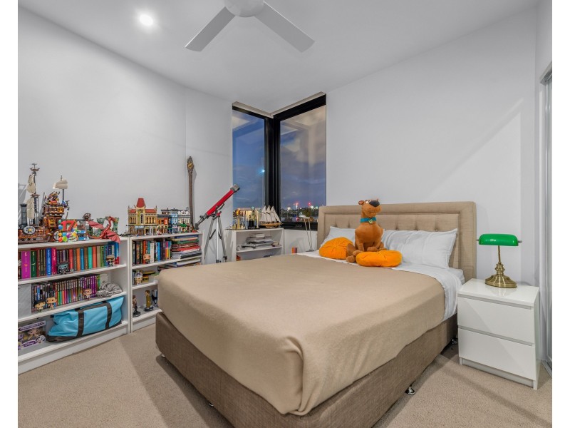 9207/50 Parkside Circuit, Hamilton QLD 4007