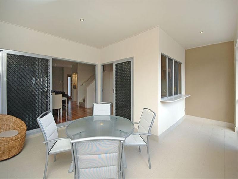 2/12 Riverview Terrace, Hamilton QLD 4007