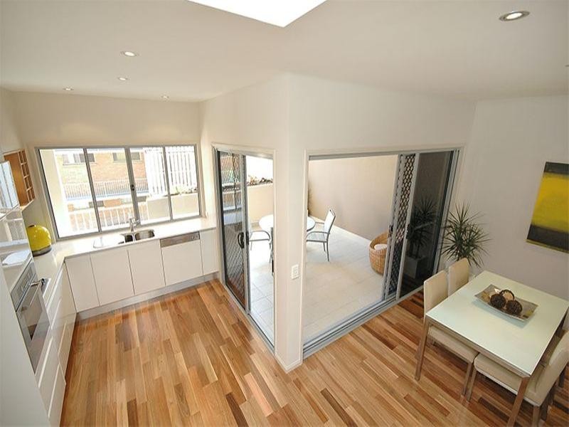 2/12 Riverview Terrace, Hamilton QLD 4007