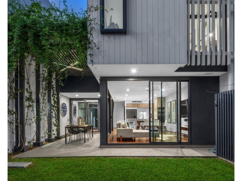 604/12 Parkside Circuit, Hamilton QLD 4007