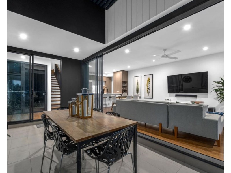 604/12 Parkside Circuit, Hamilton QLD 4007