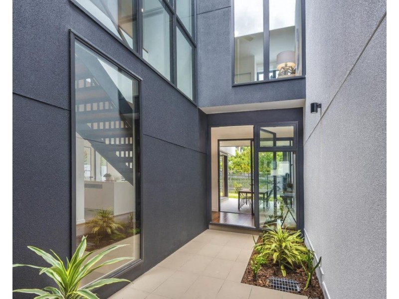 604/12 Parkside Circuit, Hamilton QLD 4007