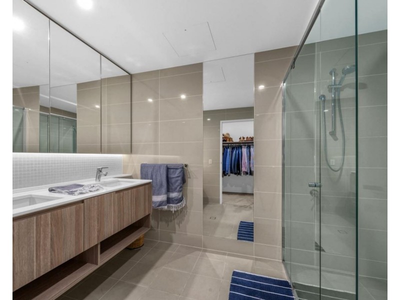 604/12 Parkside Circuit, Hamilton QLD 4007