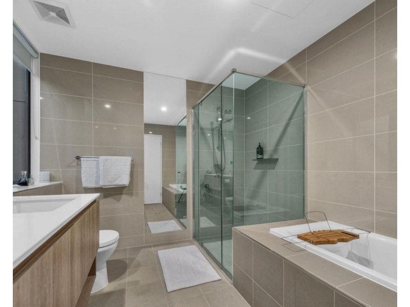 604/12 Parkside Circuit, Hamilton QLD 4007