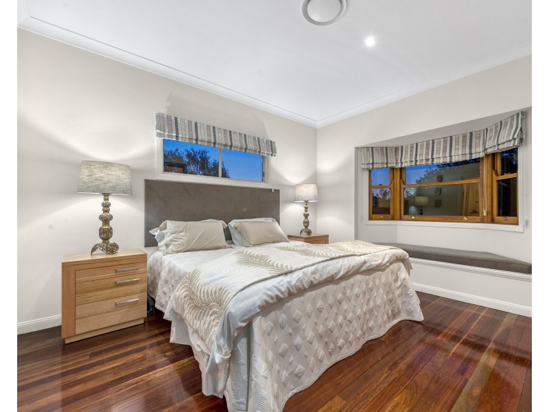 18 Glyn Street, Coorparoo QLD 4151