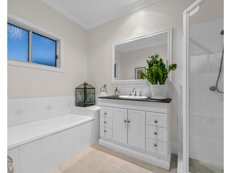 18 Glyn Street, Coorparoo QLD 4151