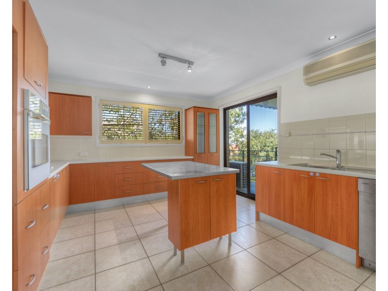 8/24A Crescent Road, Hamilton QLD 4007